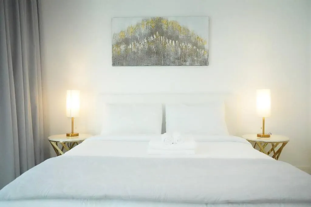 Aura Luxury - Sand Beach & Infinity Pool Dubai Apartment